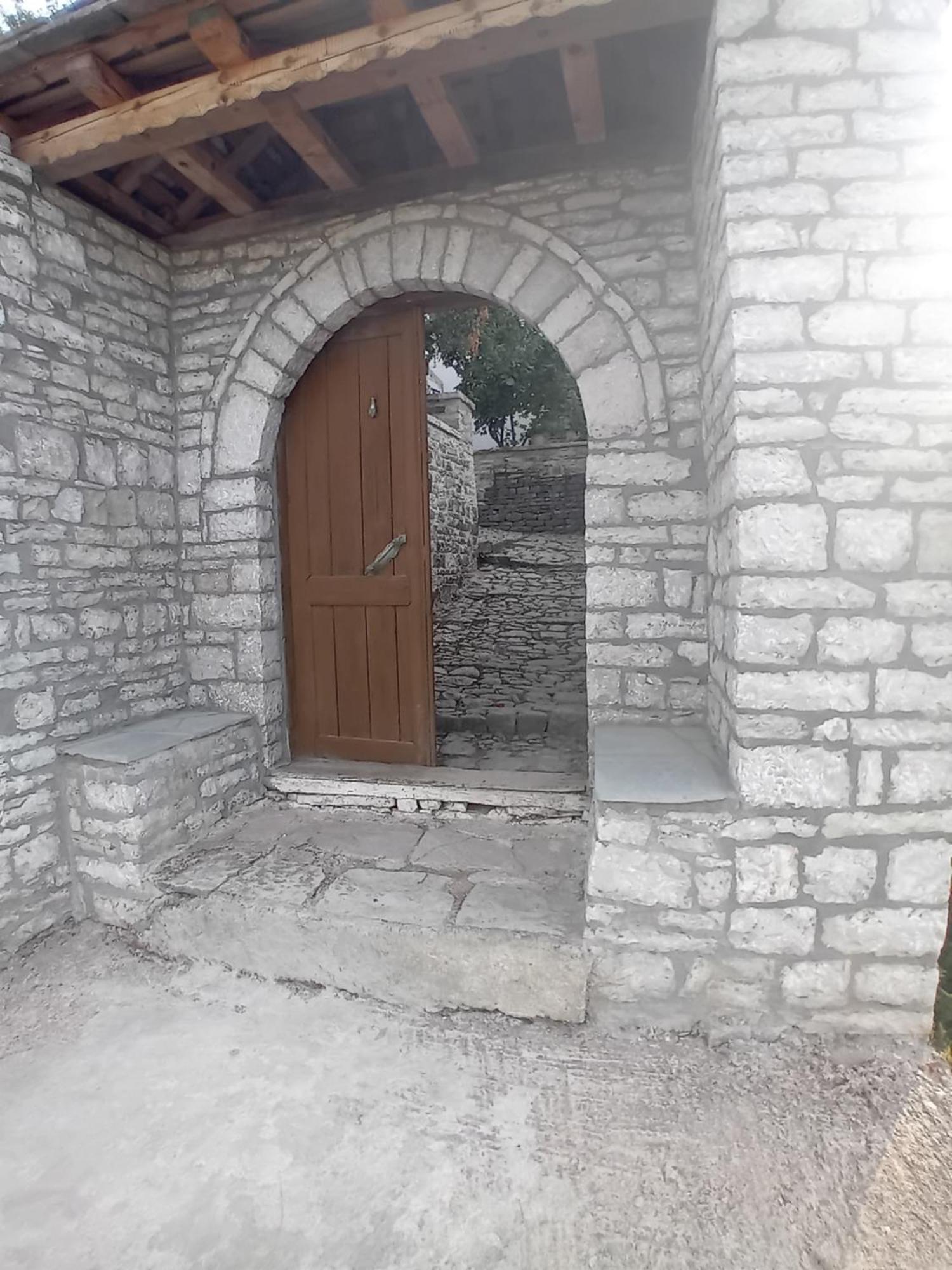 Arpet Guesthouse Гирокастра Экстерьер фото