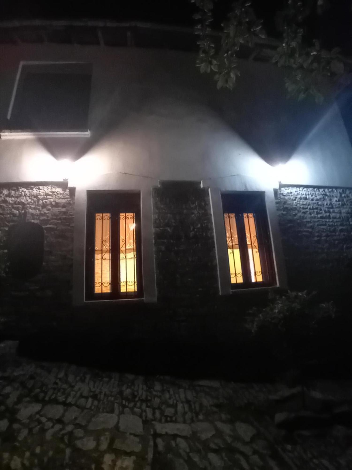 Arpet Guesthouse Гирокастра Экстерьер фото