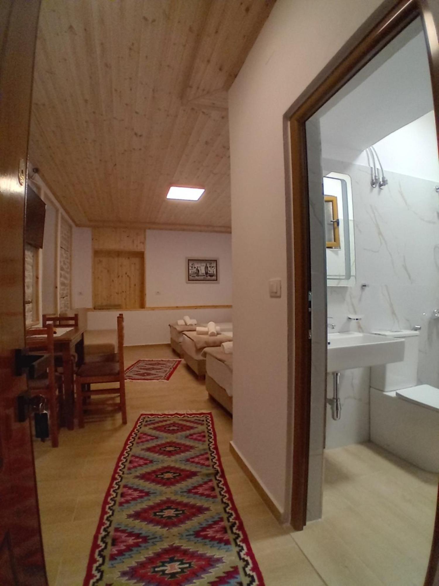 Arpet Guesthouse Гирокастра Экстерьер фото