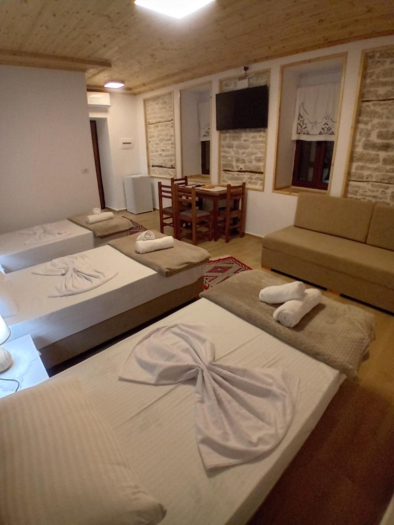 Arpet Guesthouse Гирокастра Экстерьер фото